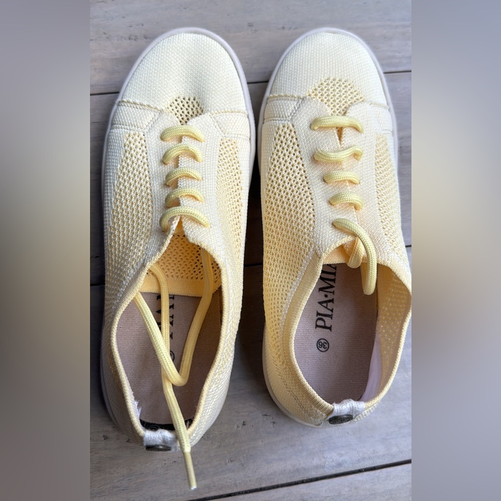 Pia-Mia Girls summer shoes size 5.5